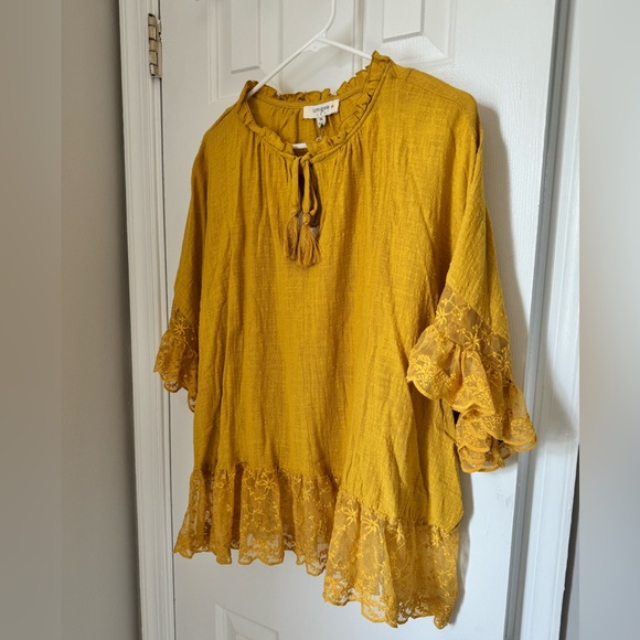 Umgee Tops - NWT, Umgee, Tassel, Lace Hem Top, Golden, Marigold, Flowy, Saffron, Size 1XL